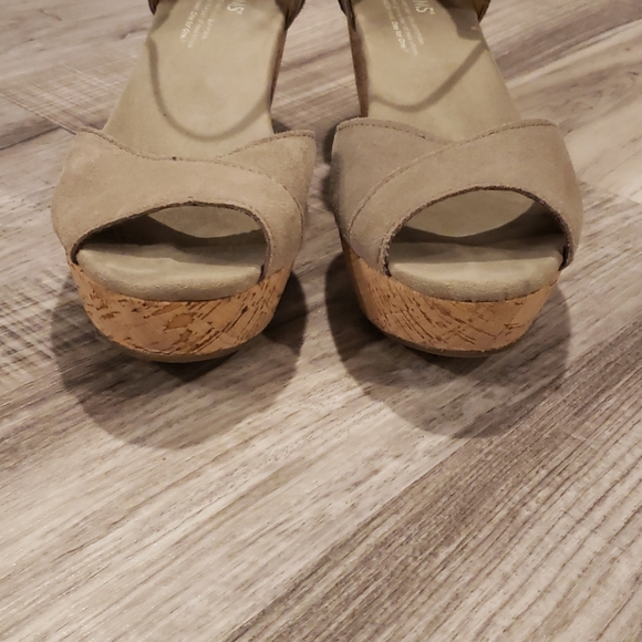 Worn once Tom's wedge - Picture 3 of 6